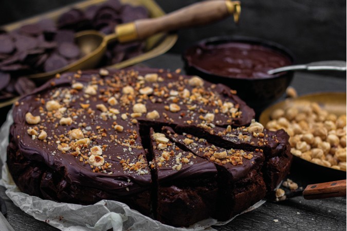 Hazelnut Praline and Chocolate Mini Cake – Zinque Patisserie